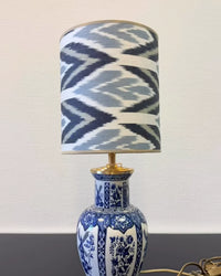 Blue Ikat Speckle – blauwe tafellamp