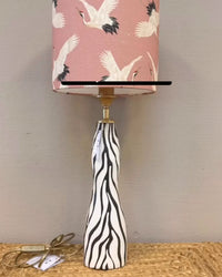 Crane Zebra – roze kraanvogel tafellamp